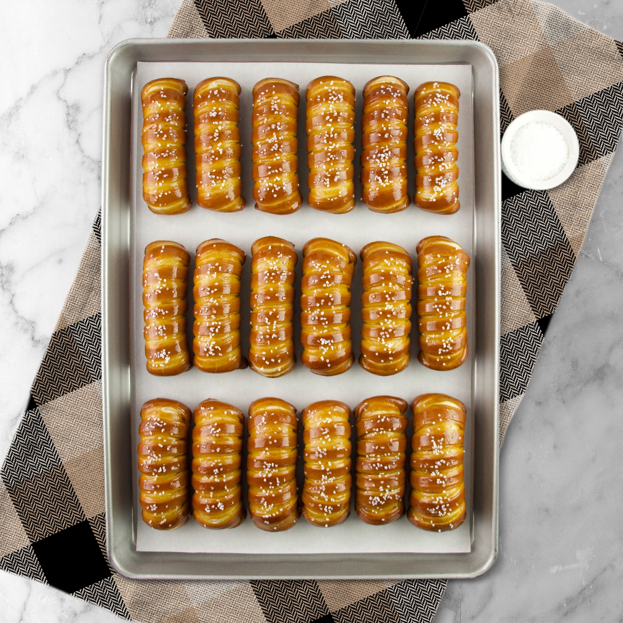 Turnbuckle Soft Pretzel Box - New Years