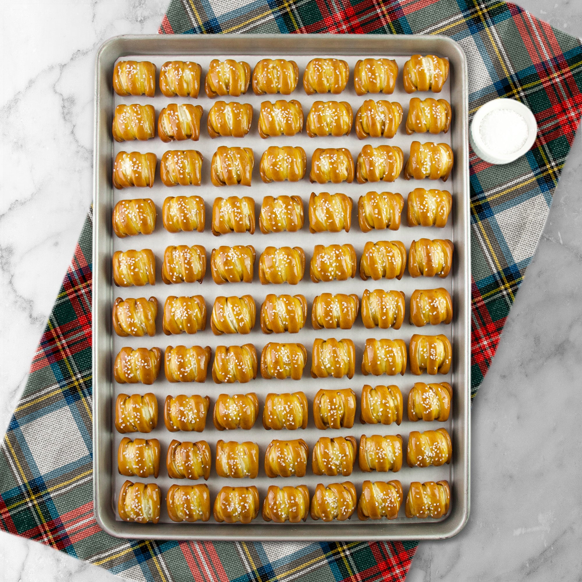 One-Timer Bites Soft Pretzel Box - Happy Holidays
