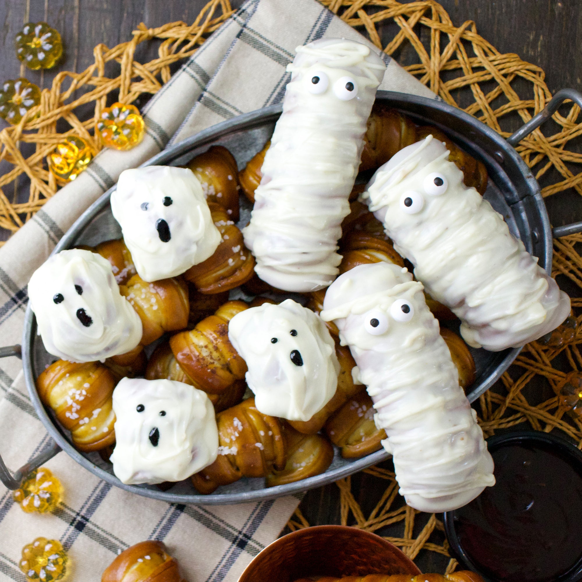 SPOOKTACULAR SOFT PRETZEL VARIETY BOX