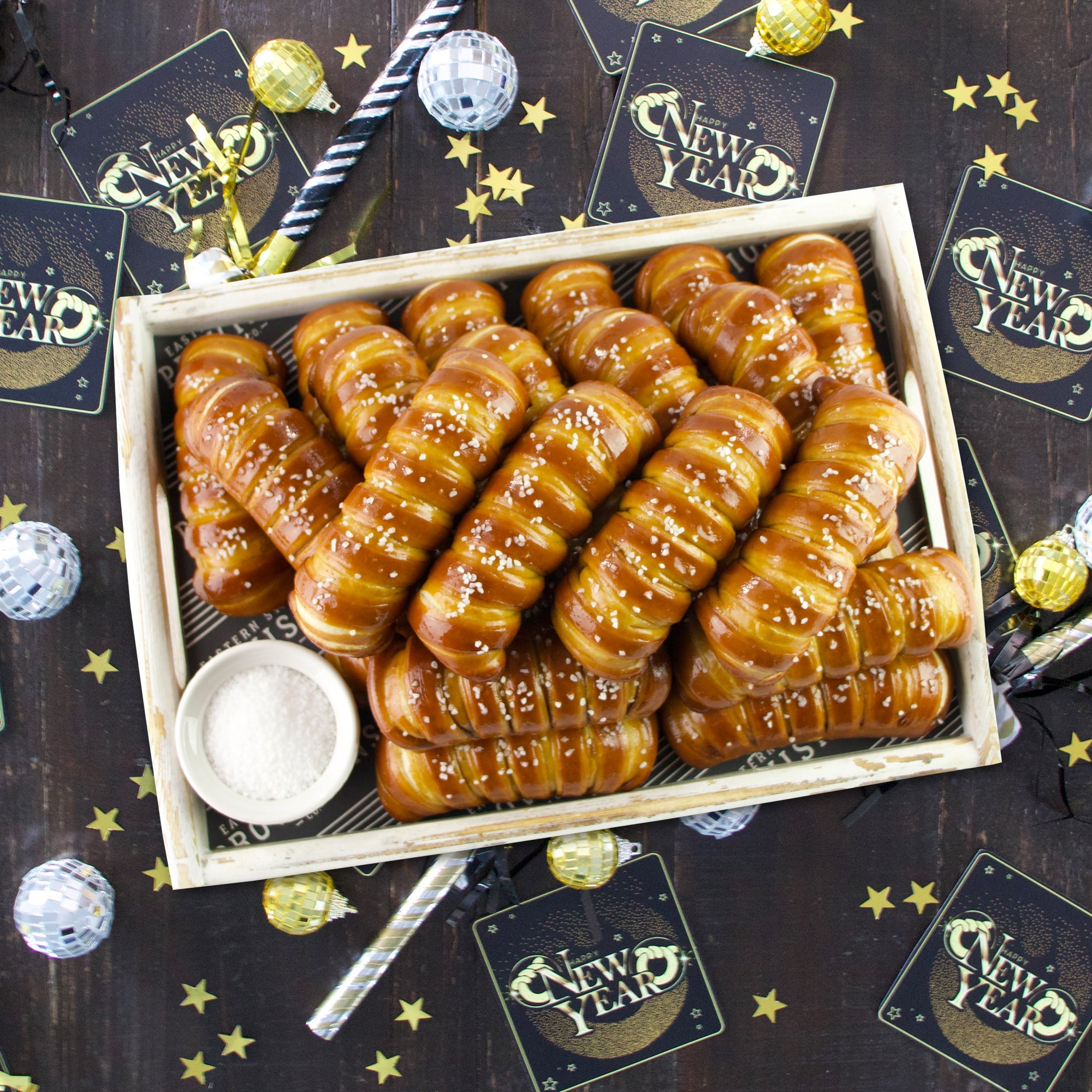 Turnbuckle Soft Pretzel Box - New Years