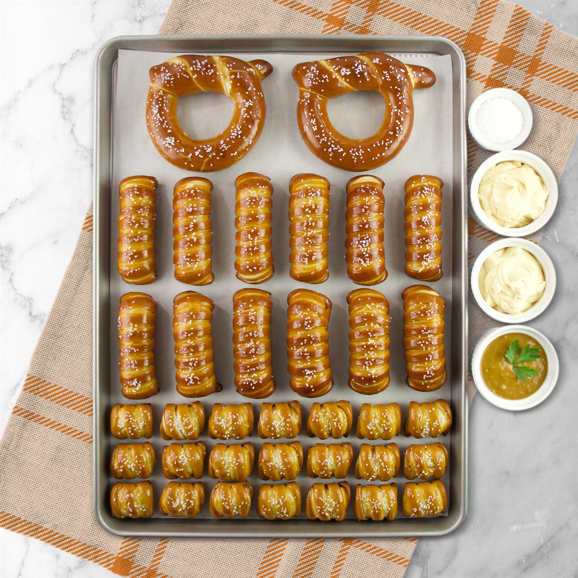 SOFT PRETZELS & SAUCES VARIETY BOX - Wonderfall