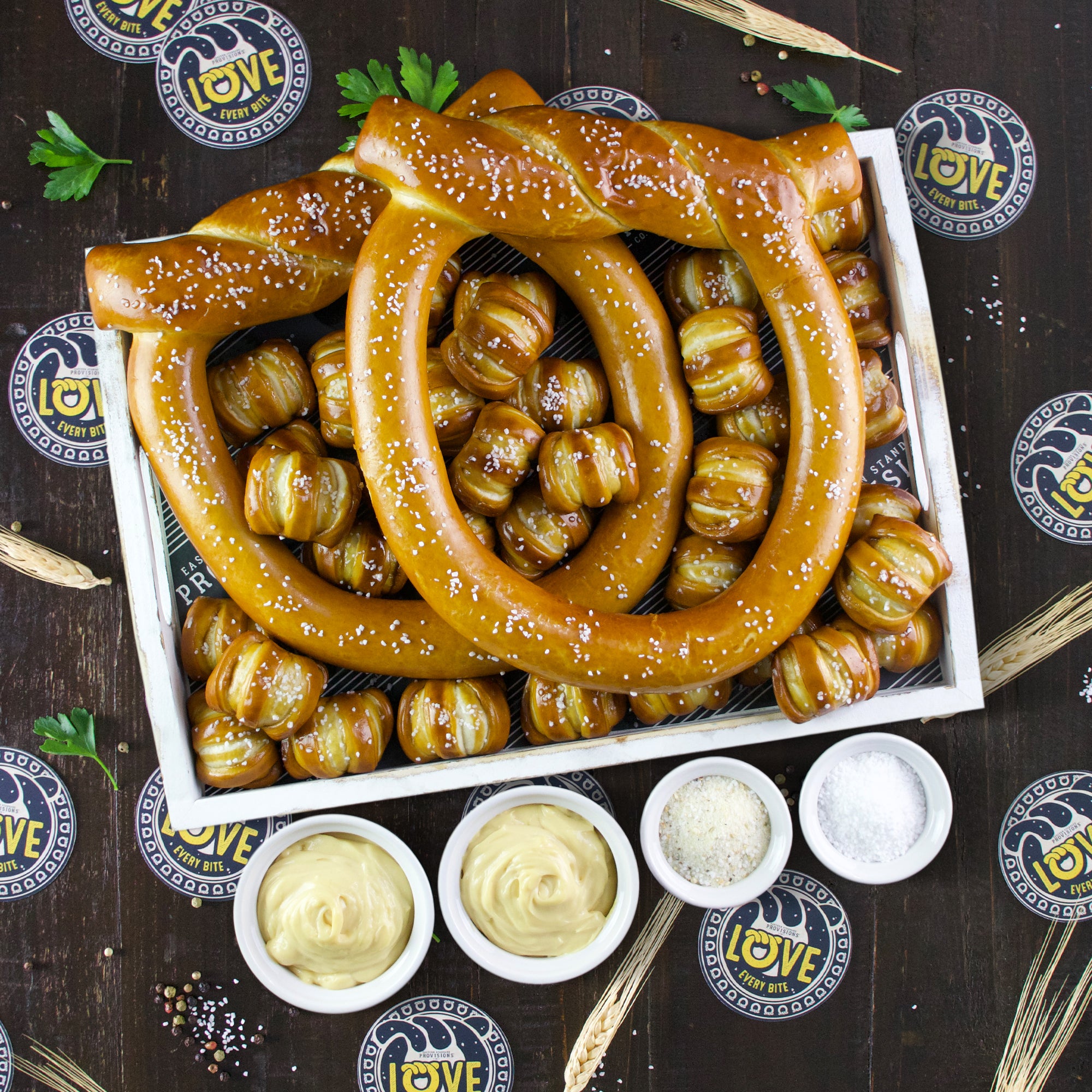Topknot XL Signature Soft Pretzel Box - ESPCO