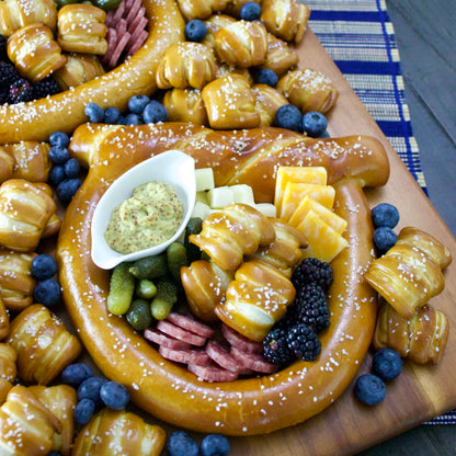 Topknot XL Signature Soft Pretzel Box